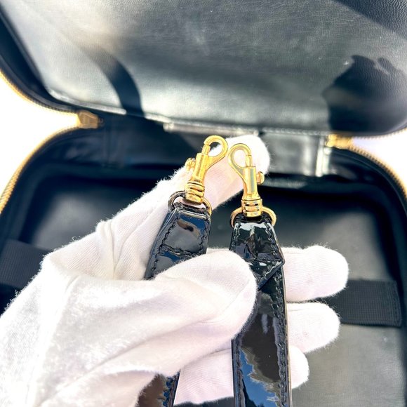 Chanel Timeless Zip Around Vanity Shoulder Bag - Picture 11 of 16